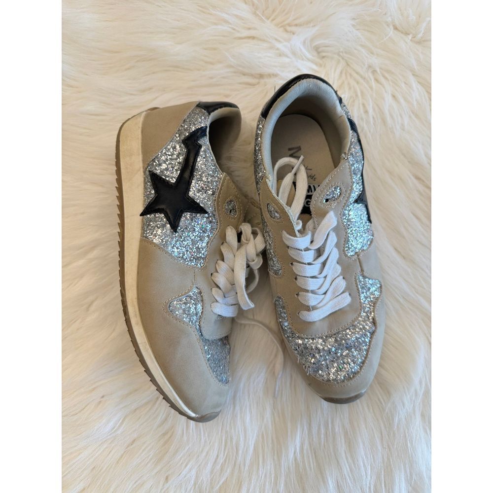 Mia‎ Kids sparkle star shoes size 5